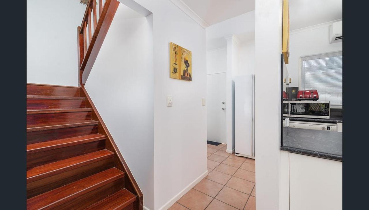 Modern 2 Bedroom Townhouse - Four Mile Beach Escapes Порт Дуглас Экстерьер фото