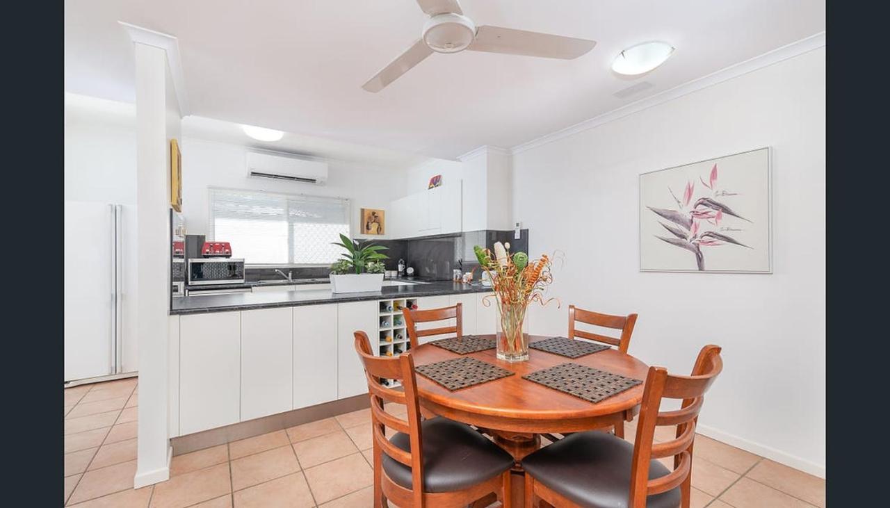 Modern 2 Bedroom Townhouse - Four Mile Beach Escapes Порт Дуглас Экстерьер фото